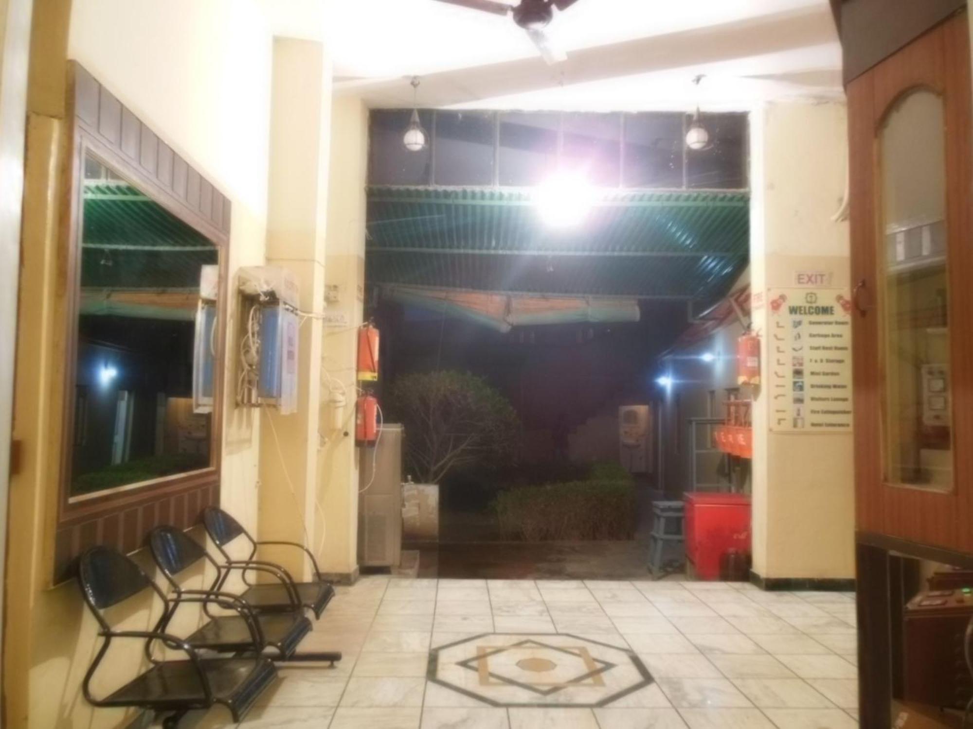 אגרה Hotel Taj Plaza, Vip Road, Agra מראה חיצוני תמונה