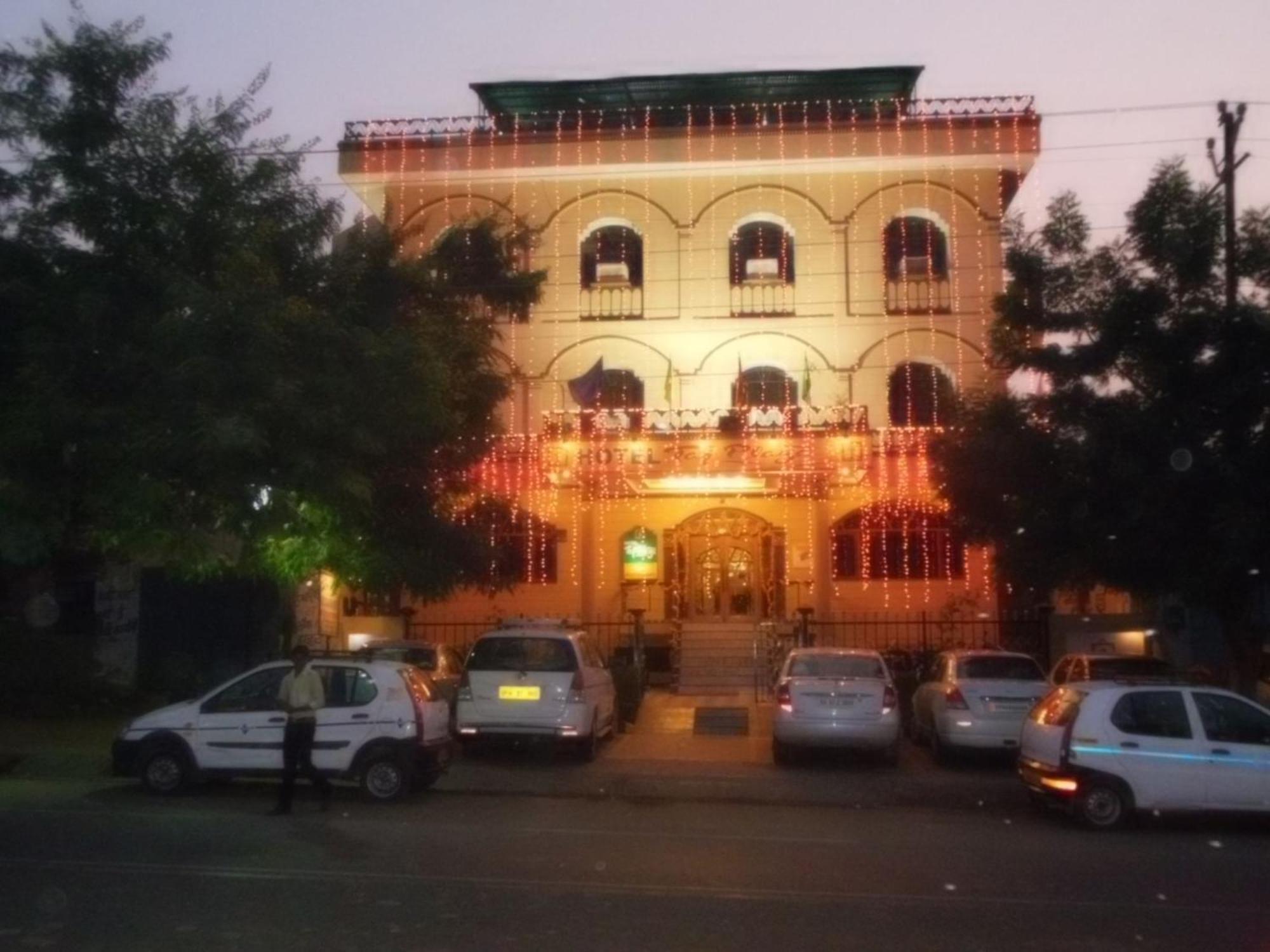אגרה Hotel Taj Plaza, Vip Road, Agra מראה חיצוני תמונה