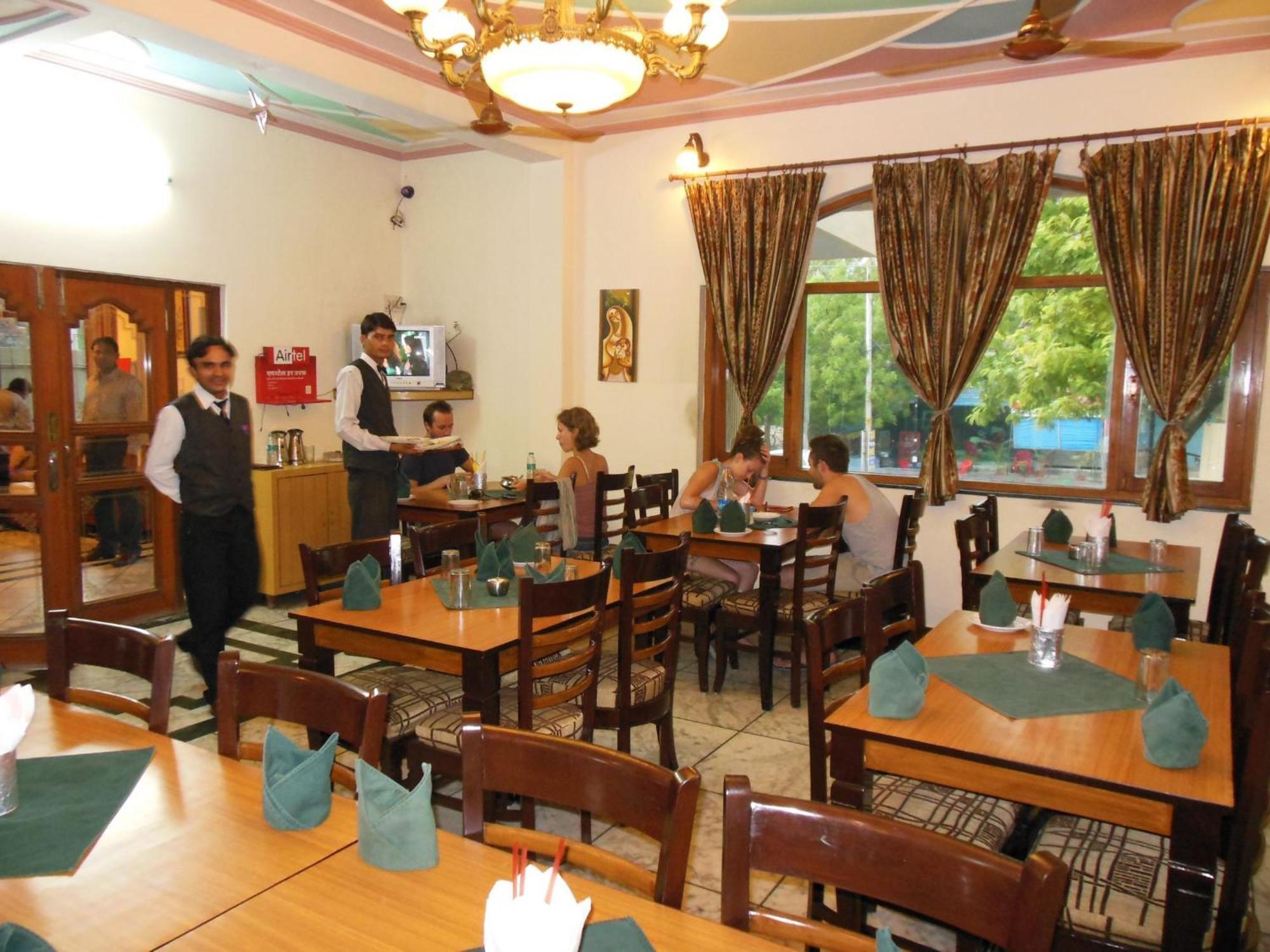 אגרה Hotel Taj Plaza, Vip Road, Agra מראה חיצוני תמונה