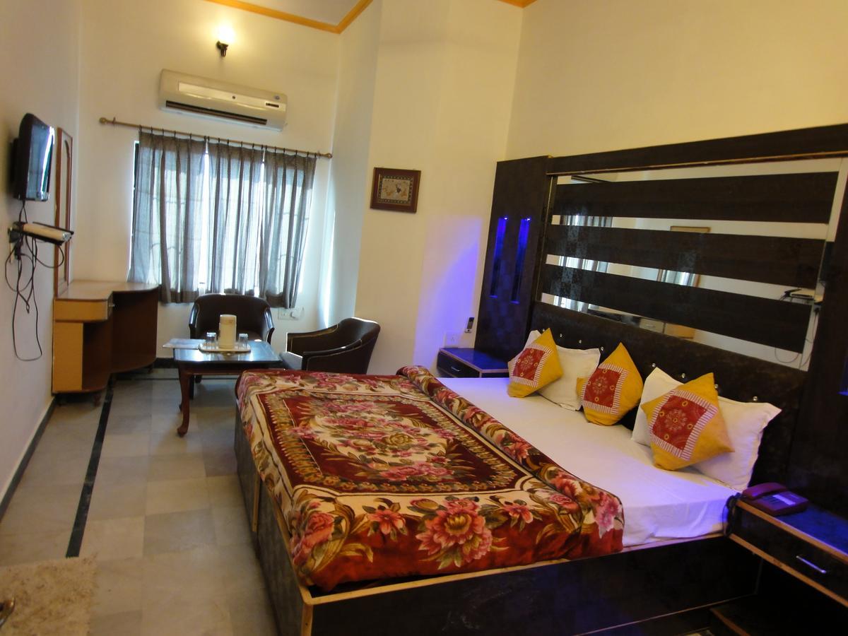 אגרה Hotel Taj Plaza, Vip Road, Agra מראה חיצוני תמונה