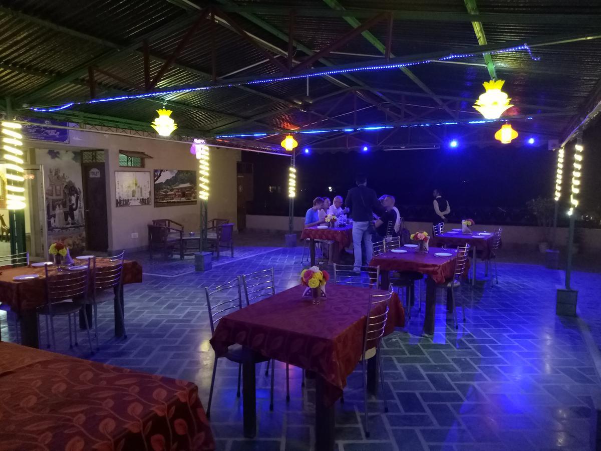 אגרה Hotel Taj Plaza, Vip Road, Agra מראה חיצוני תמונה