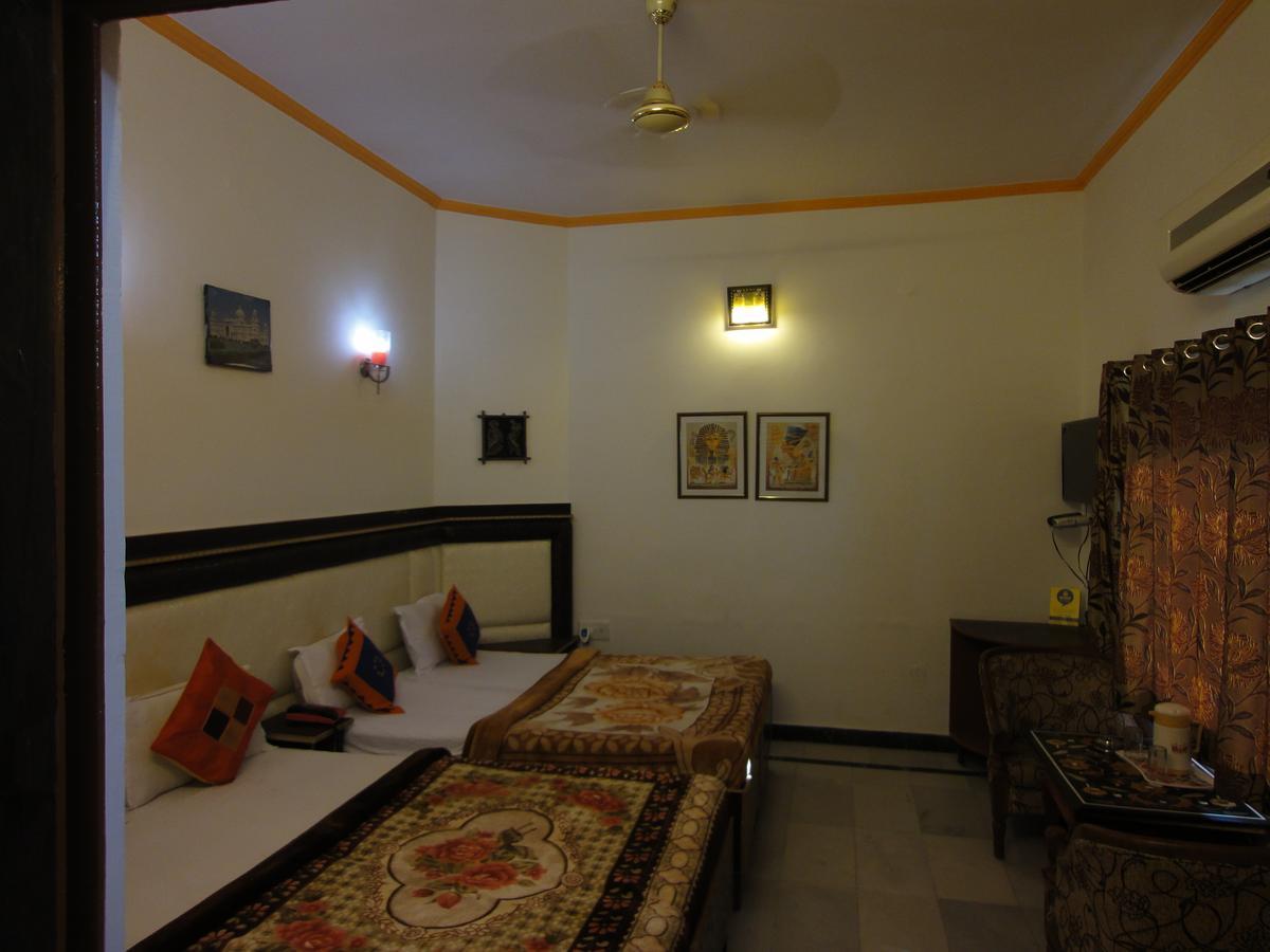 אגרה Hotel Taj Plaza, Vip Road, Agra מראה חיצוני תמונה