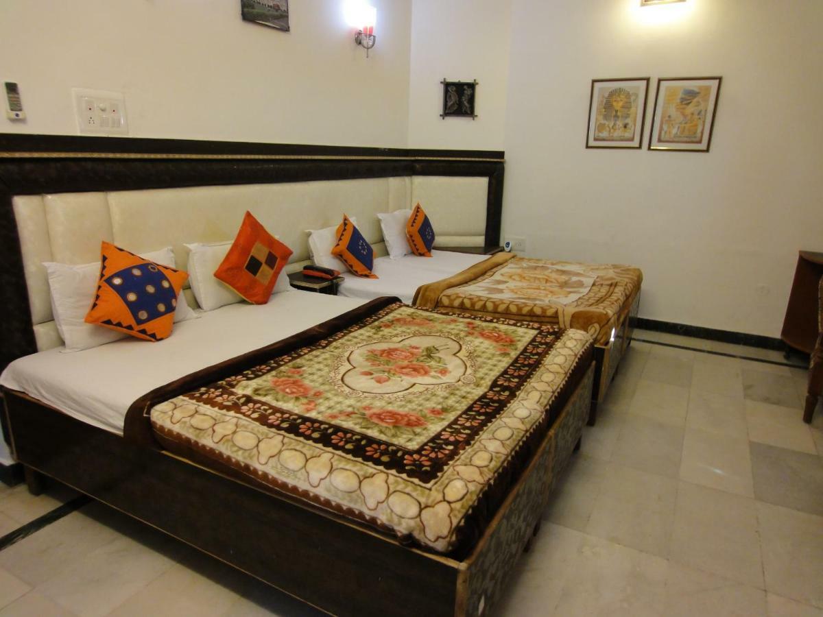 אגרה Hotel Taj Plaza, Vip Road, Agra מראה חיצוני תמונה